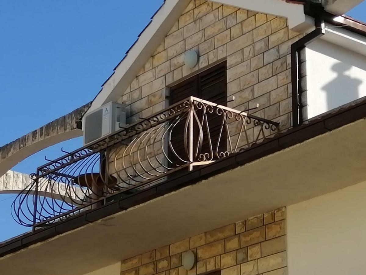 Maribela Apartments 特罗吉尔 外观 照片